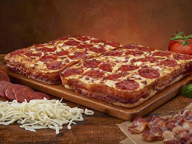 bacon-crusted-pizza